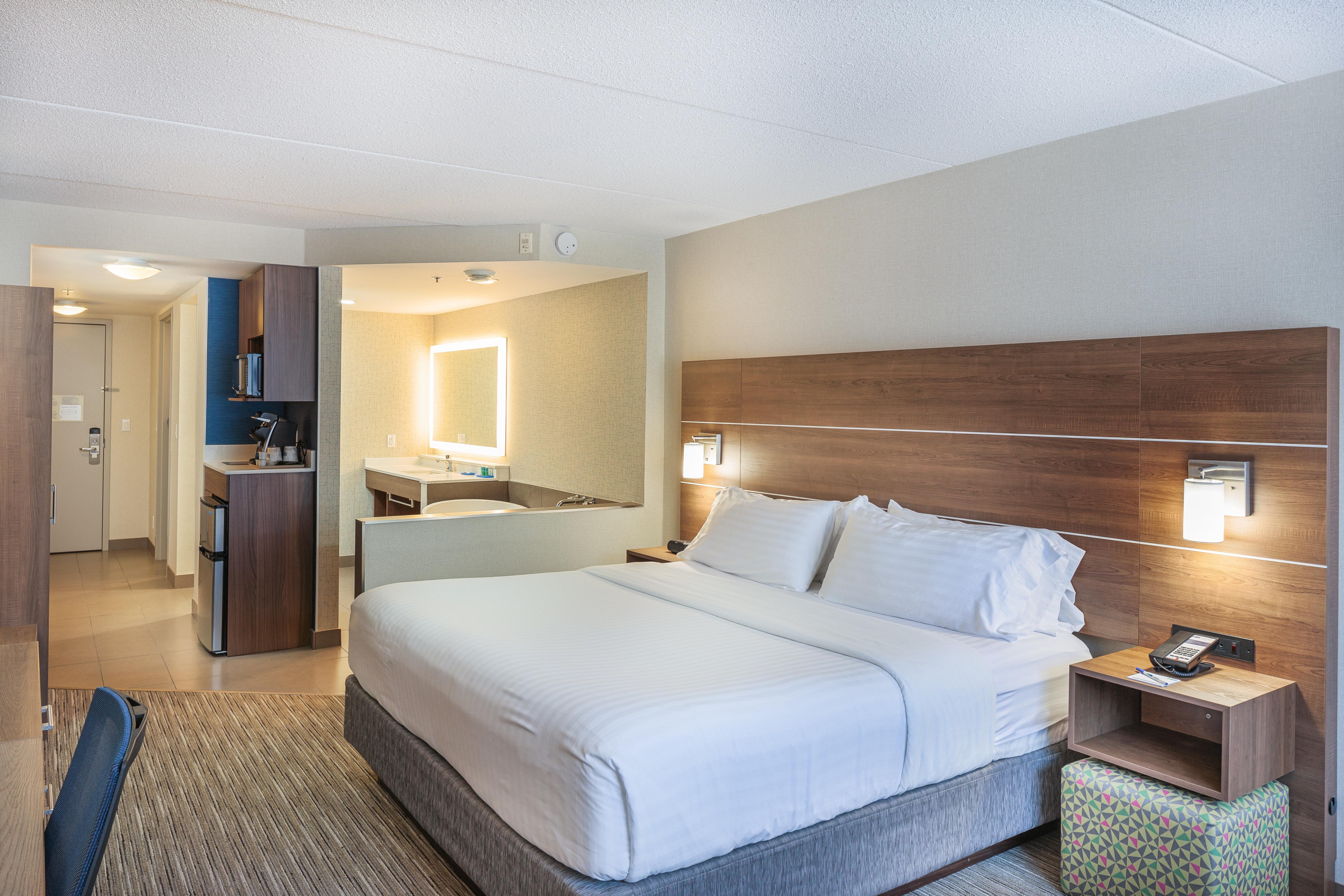 Holiday Inn Express & Suites - Belleville By Ihg Dış mekan fotoğraf