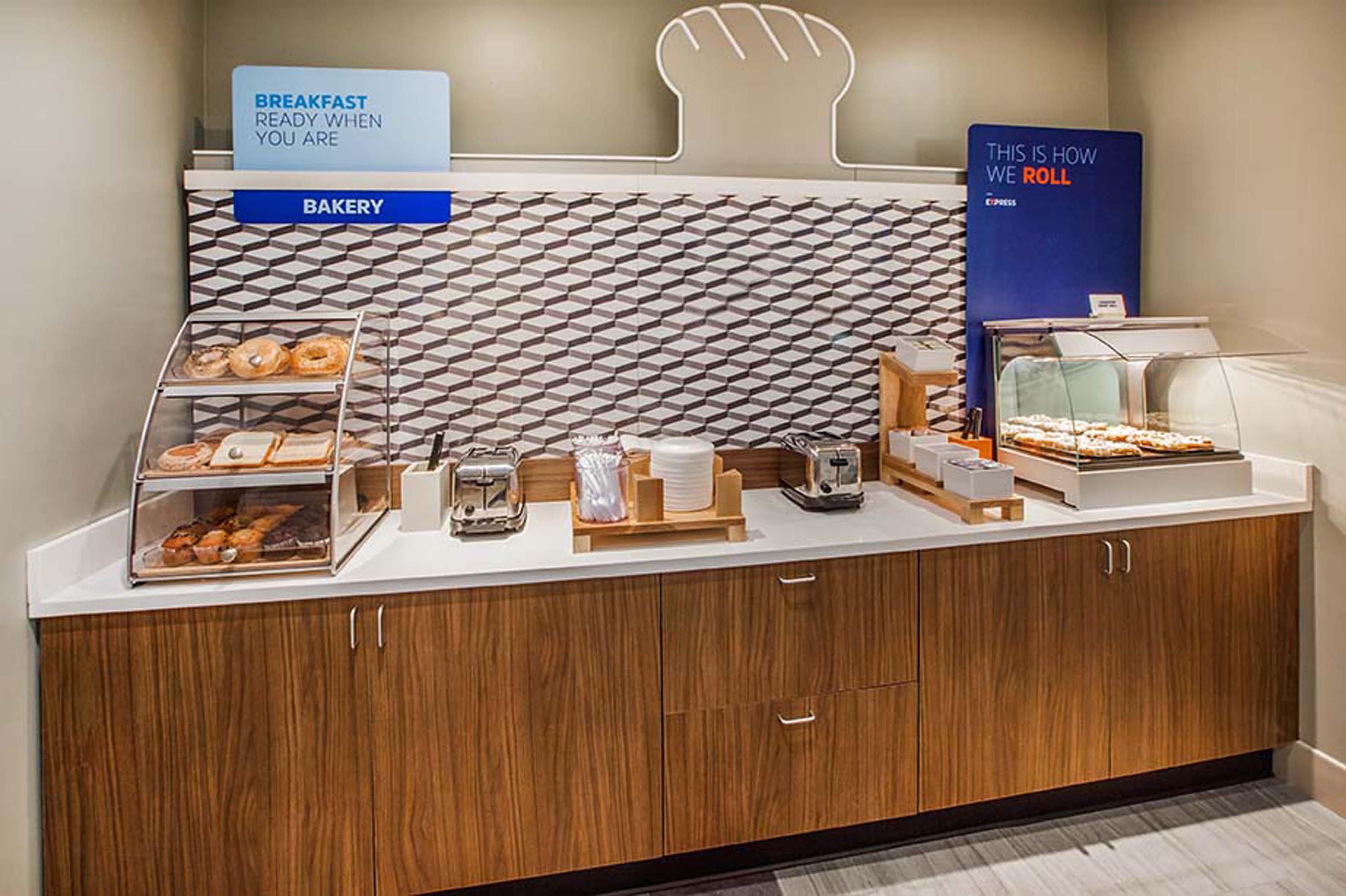 Holiday Inn Express & Suites - Belleville By Ihg Dış mekan fotoğraf