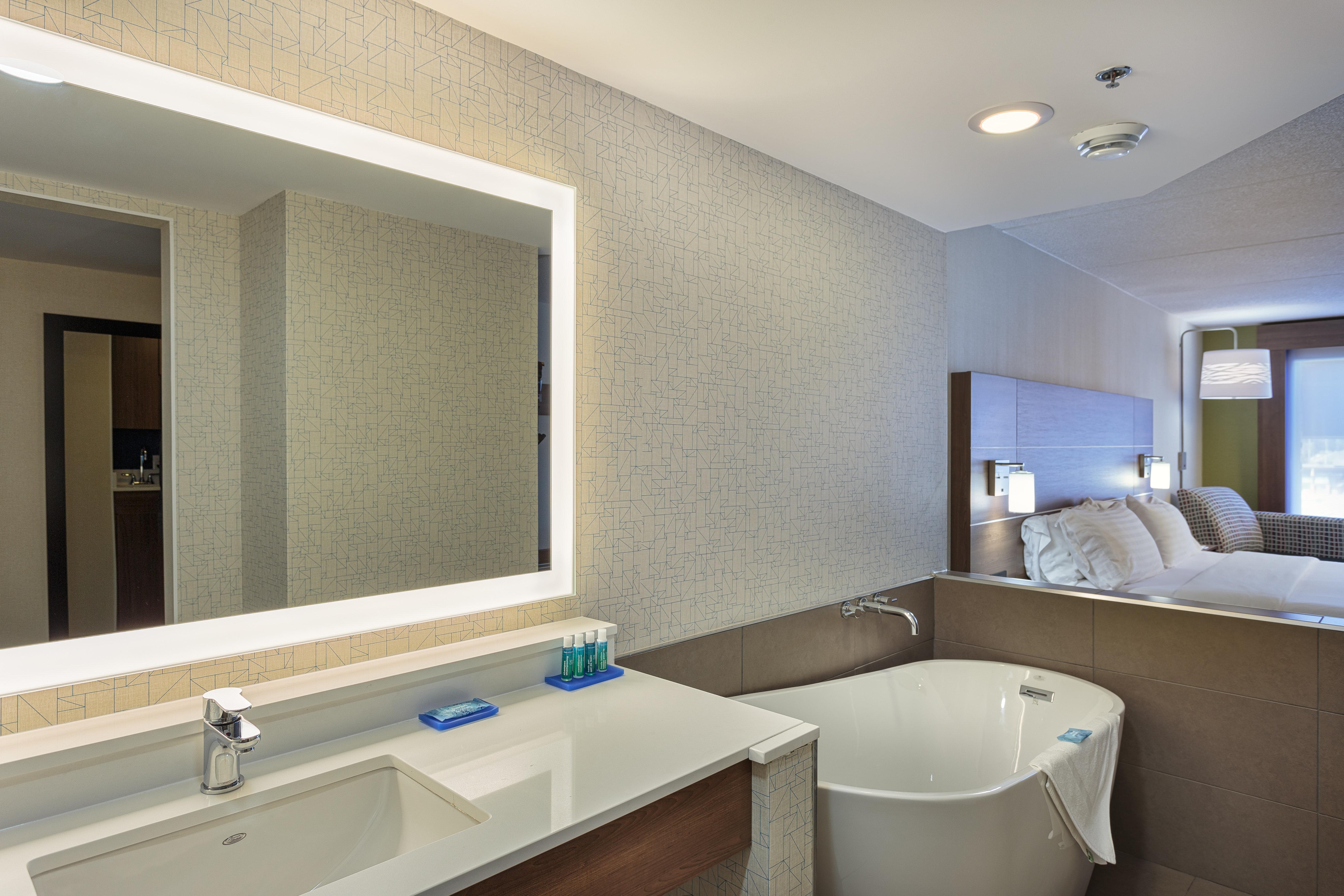 Holiday Inn Express & Suites - Belleville By Ihg Dış mekan fotoğraf