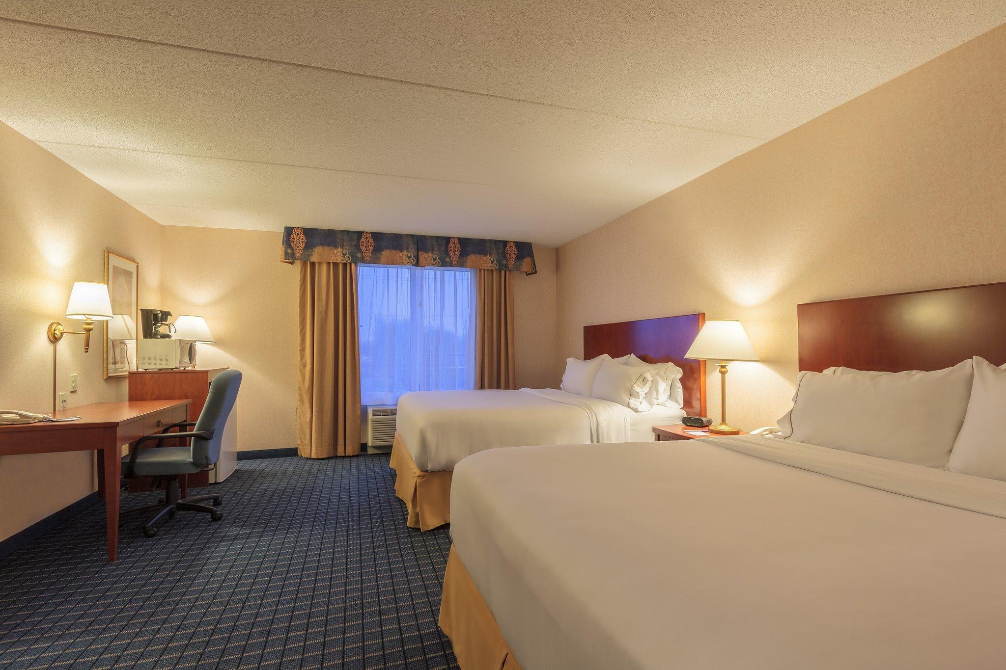 Holiday Inn Express & Suites - Belleville By Ihg Dış mekan fotoğraf