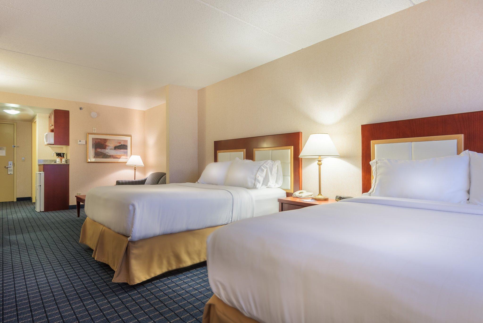 Holiday Inn Express & Suites - Belleville By Ihg Dış mekan fotoğraf
