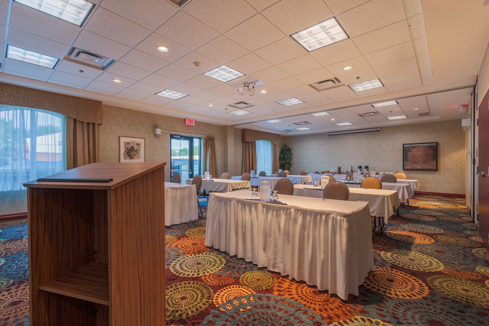 Holiday Inn Express & Suites - Belleville By Ihg Dış mekan fotoğraf