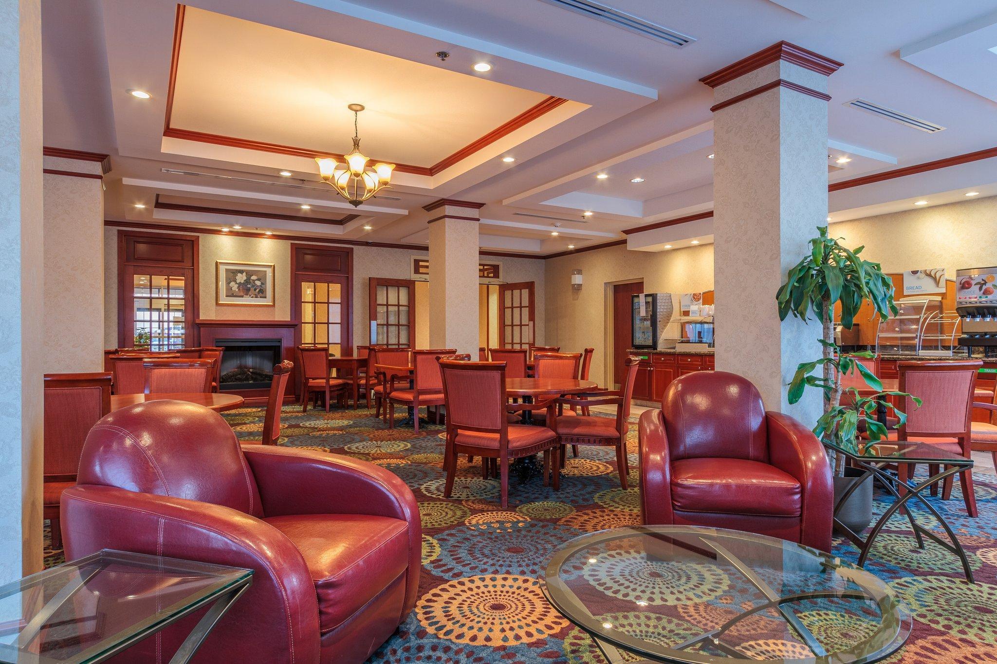 Holiday Inn Express & Suites - Belleville By Ihg Dış mekan fotoğraf