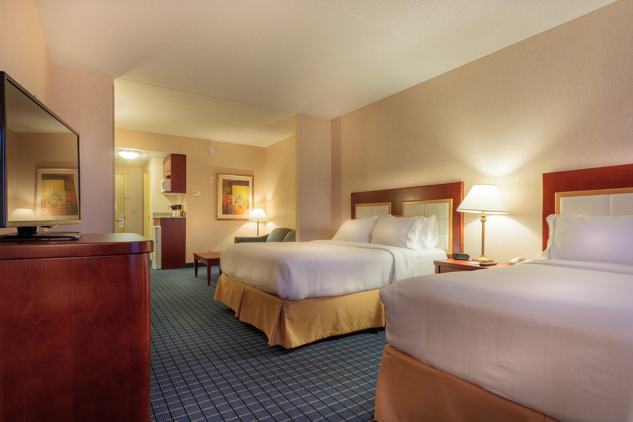 Holiday Inn Express & Suites - Belleville By Ihg Dış mekan fotoğraf