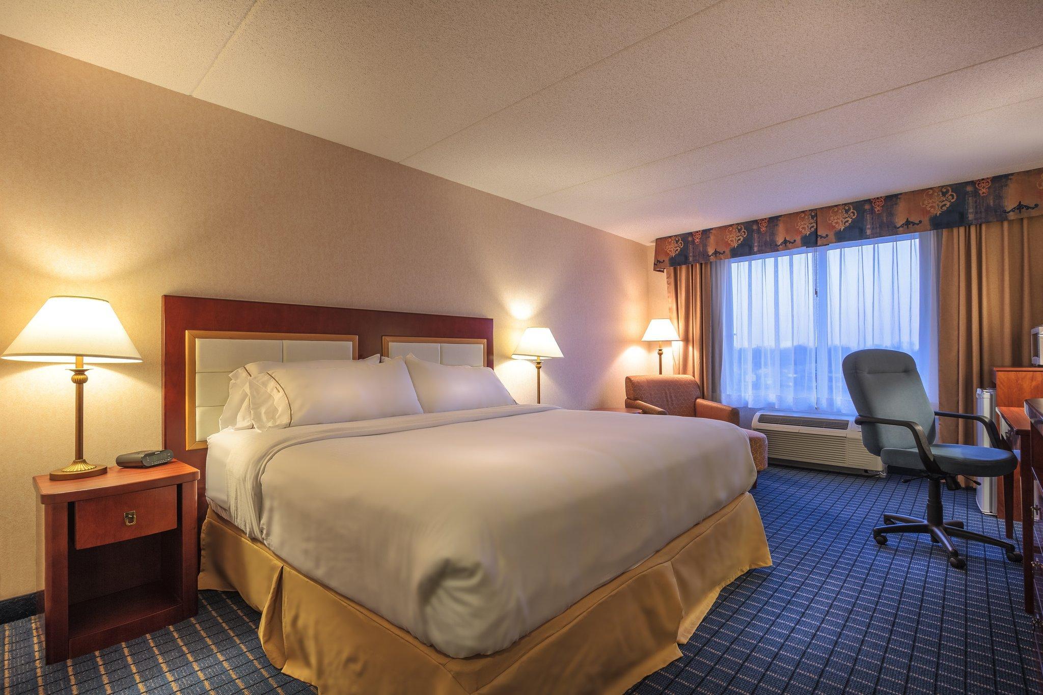 Holiday Inn Express & Suites - Belleville By Ihg Dış mekan fotoğraf