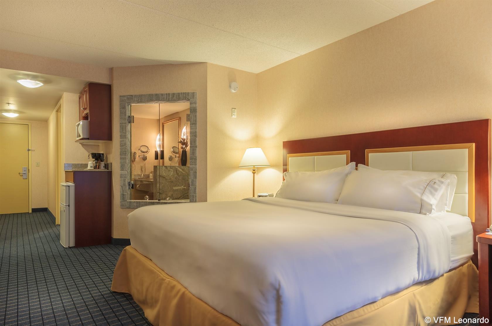 Holiday Inn Express & Suites - Belleville By Ihg Dış mekan fotoğraf