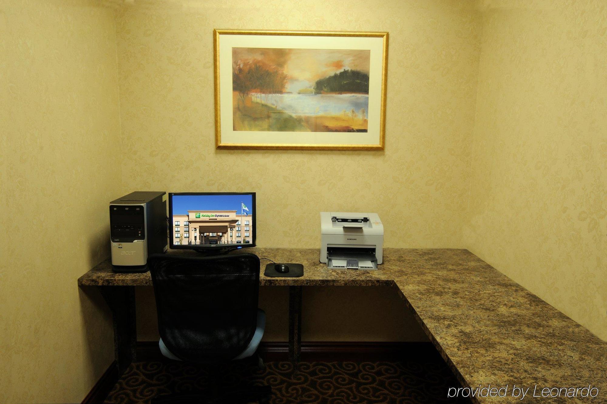 Holiday Inn Express & Suites - Belleville By Ihg Konforlar fotoğraf
