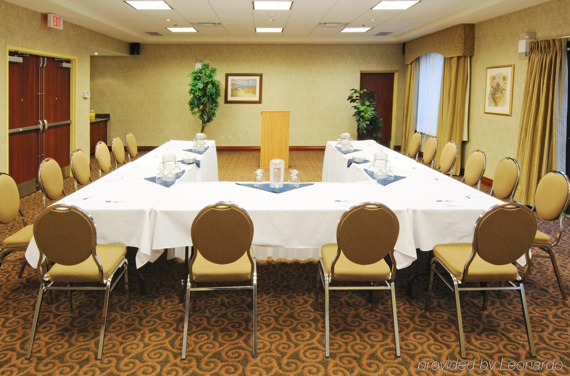 Holiday Inn Express & Suites - Belleville By Ihg Konforlar fotoğraf
