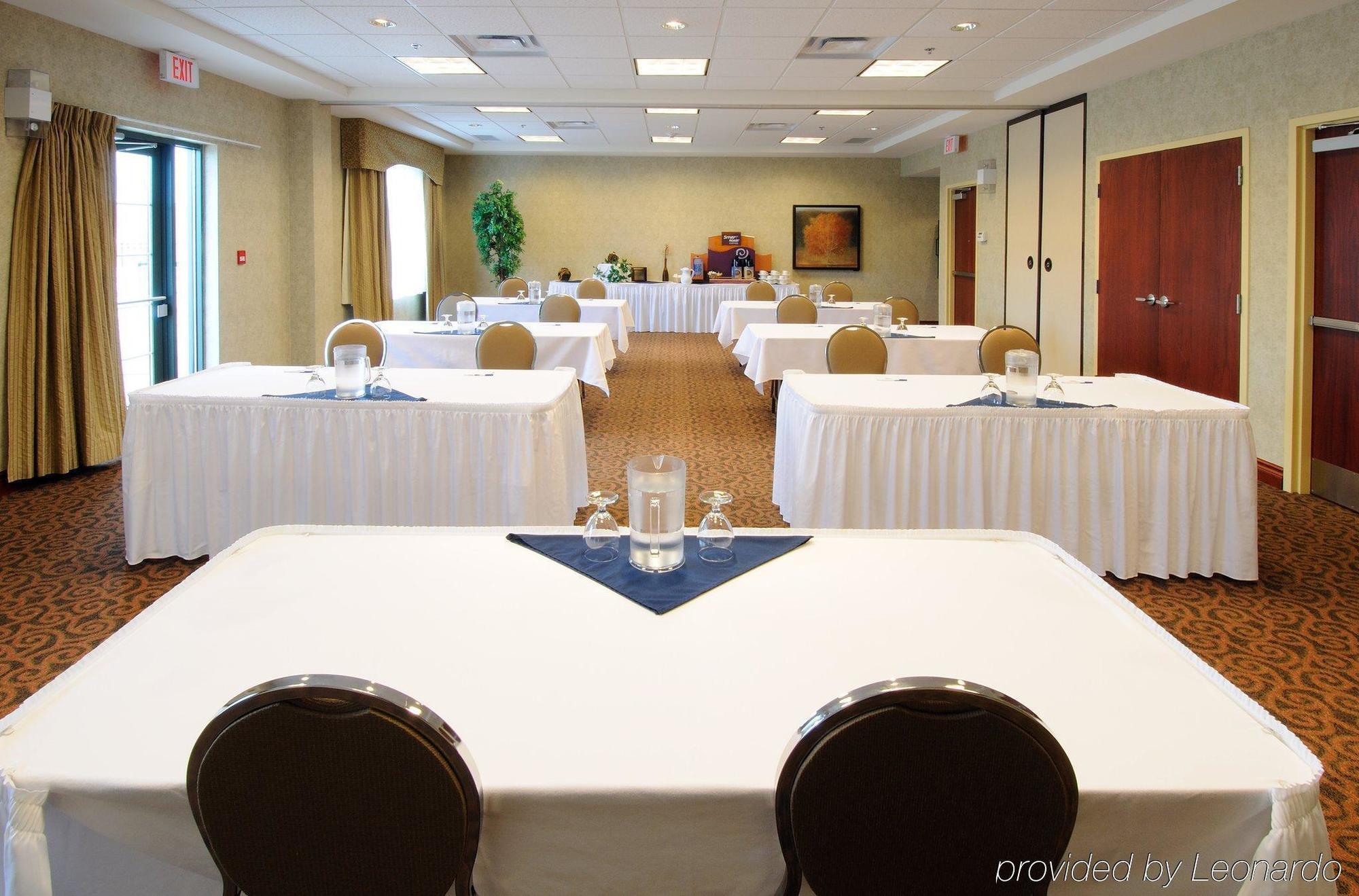 Holiday Inn Express & Suites - Belleville By Ihg Konforlar fotoğraf