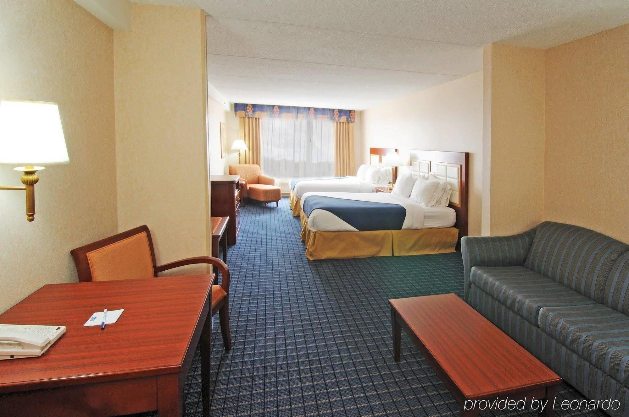 Holiday Inn Express & Suites - Belleville By Ihg Oda fotoğraf