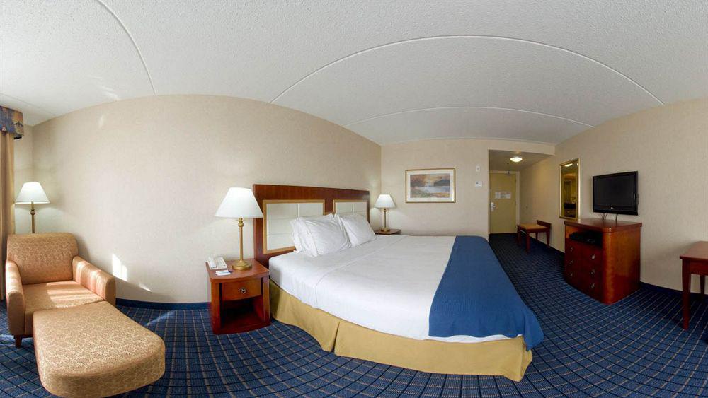 Holiday Inn Express & Suites - Belleville By Ihg Dış mekan fotoğraf
